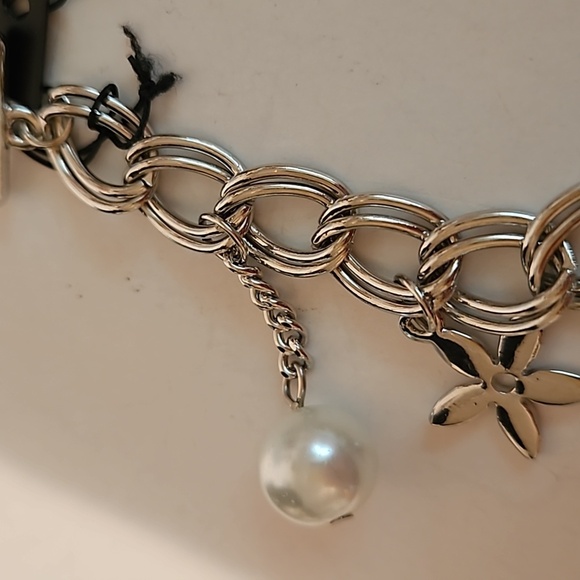 Bumble Bee Silvertone & Enamel 8" Charm Bracelet - Picture 5 of 8